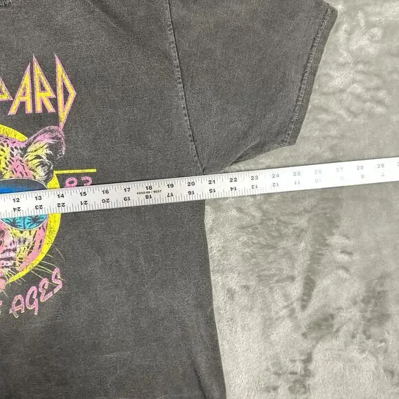 Def Leppard Rock of Ages Leopard Band Graphic T-shirt Size M/L - Picture 5 of 7